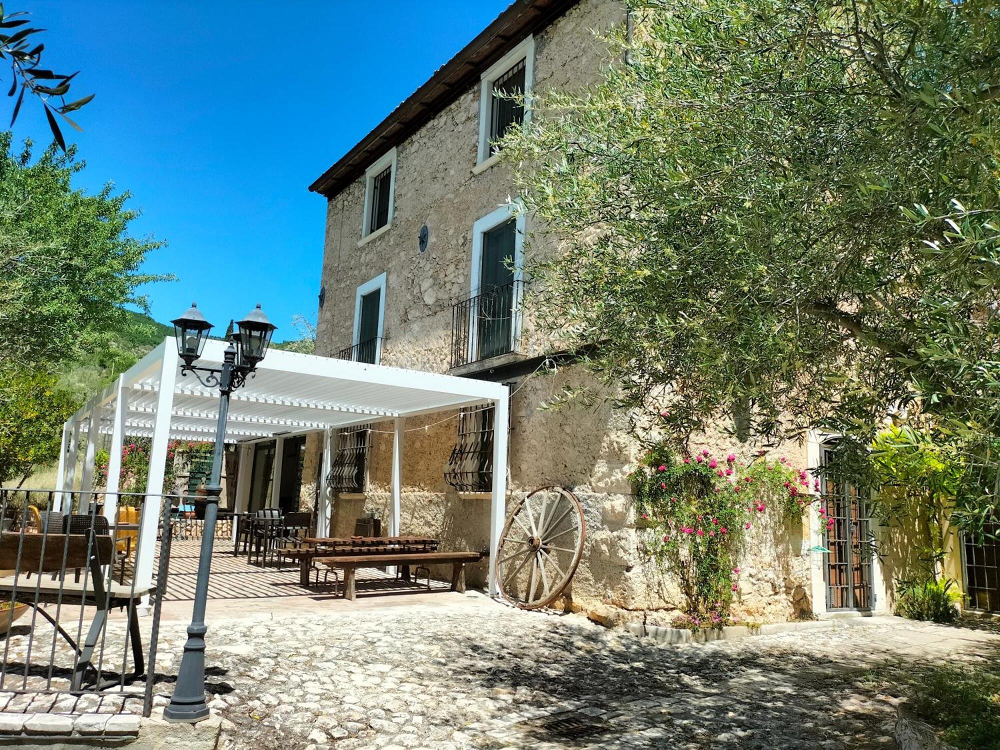 Al Casolare Hotel Ofena Екстериор снимка